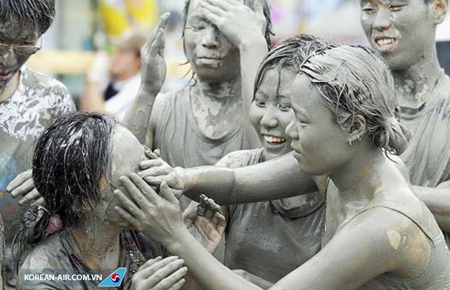 Khám phá lễ hội tắm bùn tháng 7 ở xứ Hàn