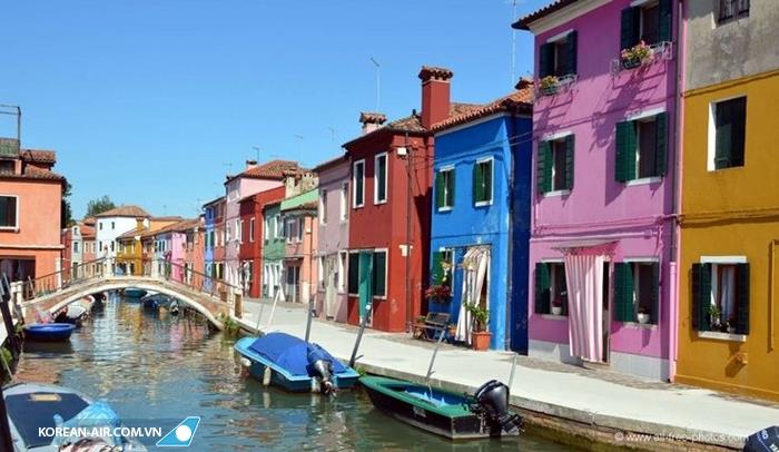 Mê mệt Burano - Viên ngọc sắc màu của nước Ý