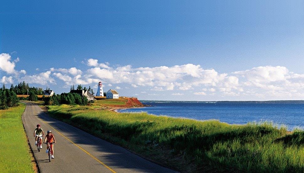Những địa điểm du lịch biển ngày hè nổi tiếng ở Canada